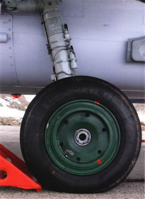 EQG-72031 1/72 Микоян МиГ-29 'Fulcrum' колеса `Экипаж` (резиновые покрышки с протектором и смоляные диски)